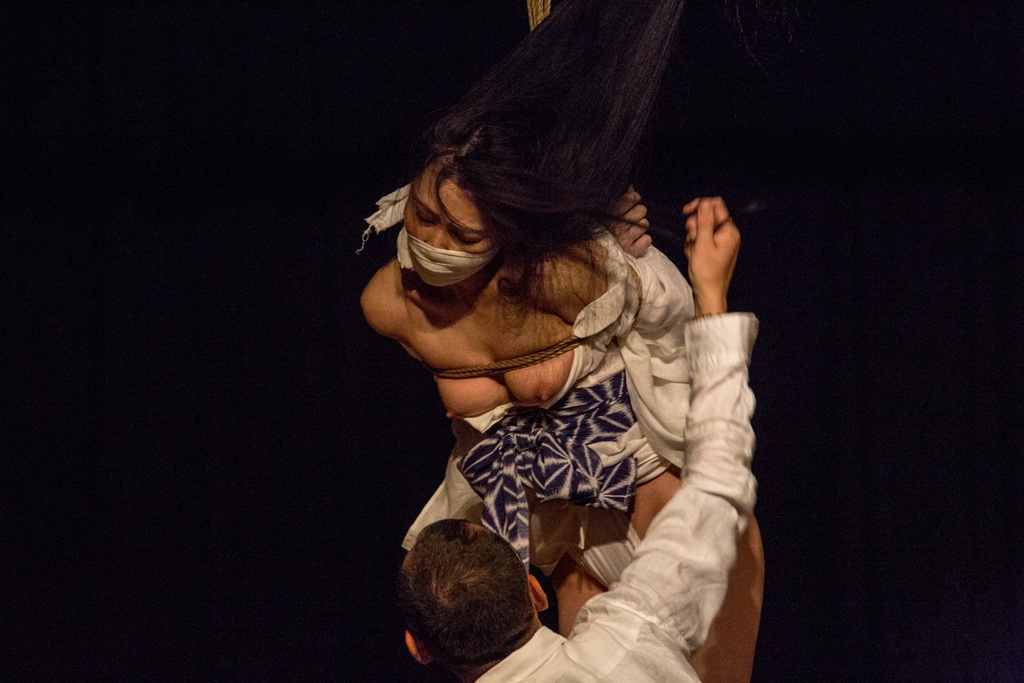 Akira Naka in Los Angeles Kinbaku Today 31