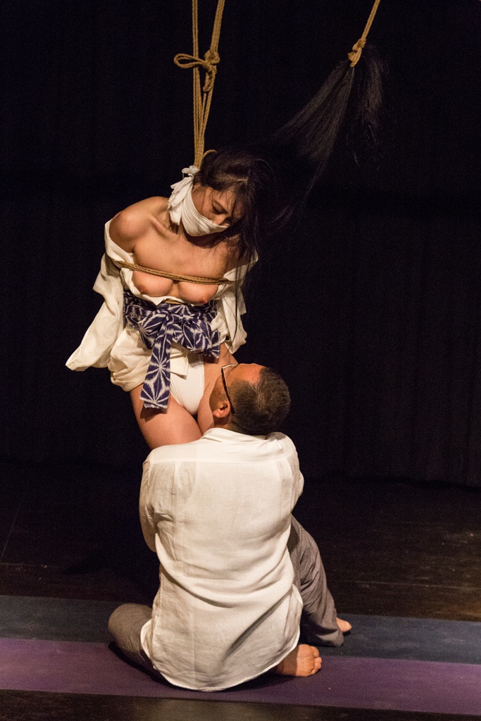 Akira Naka in Los Angeles Kinbaku Today 32